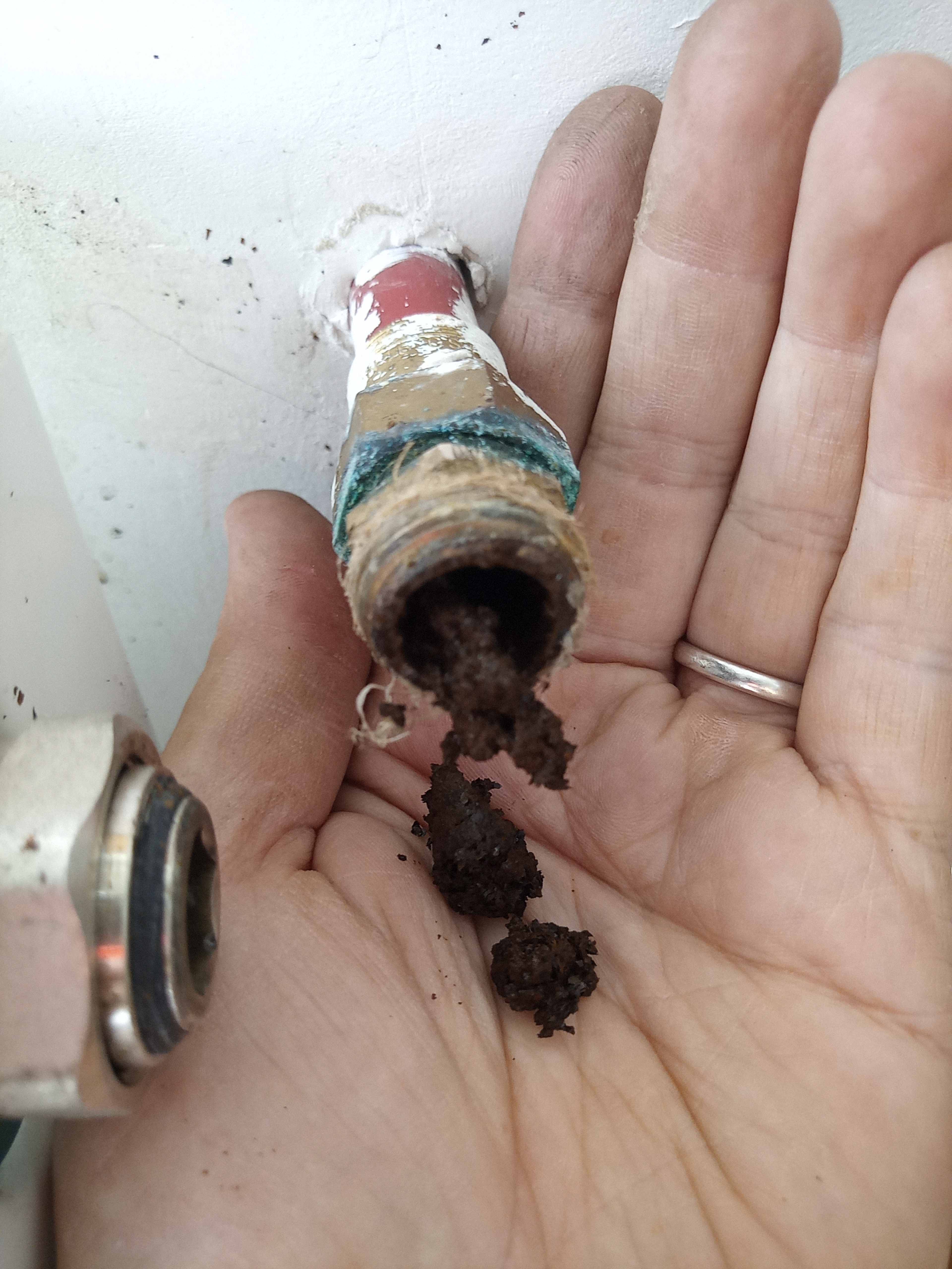 Tube de radiateur bouché par la boue