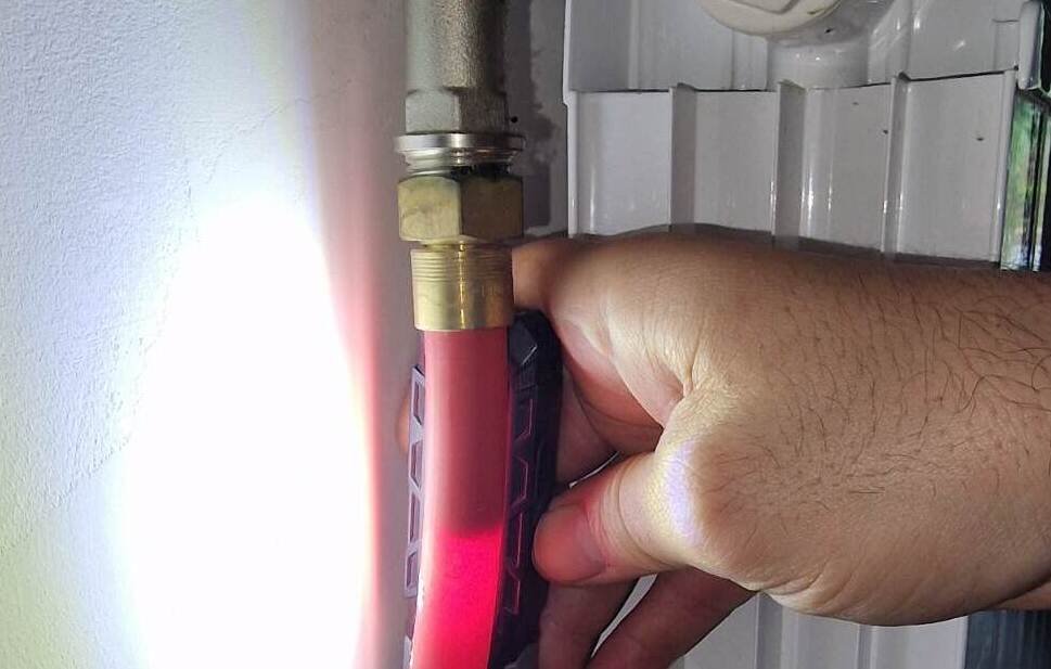 Tube PER de plancher chauffant et canalisation bouchés par la boue